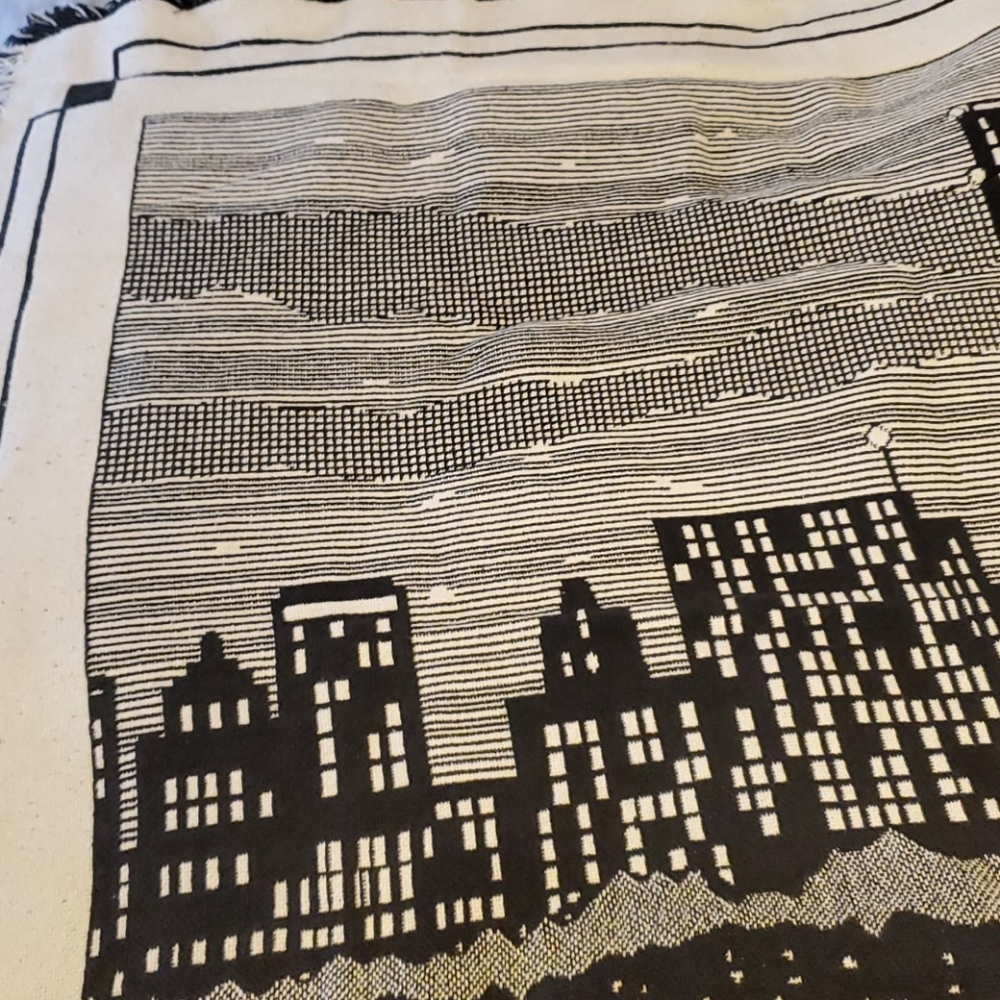 Blanket/Throw - Picture 2 of 5